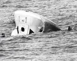 阿波羅太空船從二號穩定艙恢復平衡。