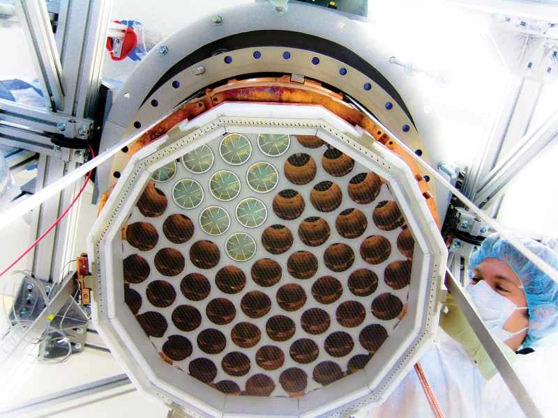 大型地下氙（LUX）探測器