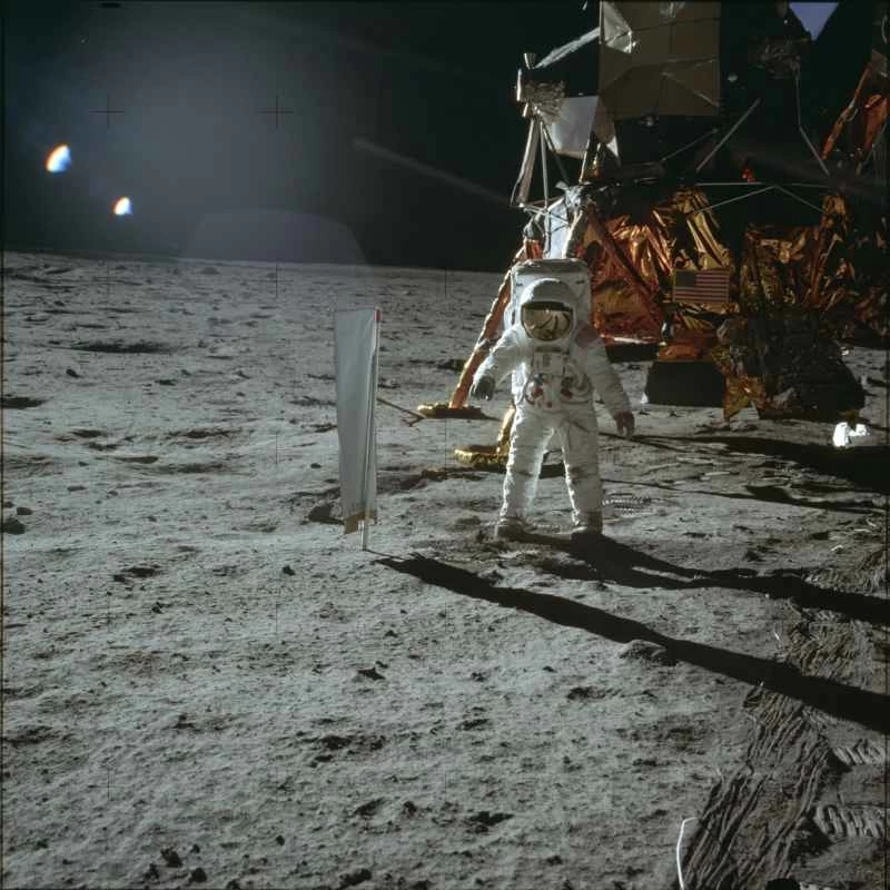 奧爾德林正在進行「土壤力學」測試