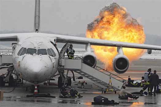 救援人員接受災難應變訓練